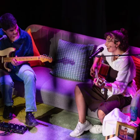 Salomé Moreno interpretando tema con Juan Carlos Álamo
